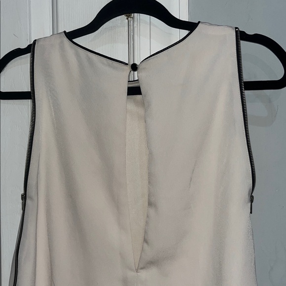 ASTR the Label Ivory Sleeveless shift mini dress Side Zipper Size Small NWT - Picture 4 of 9
